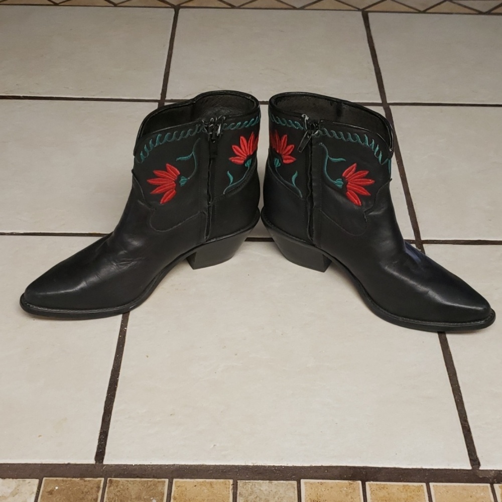 Code West Womwn Black Leather Booties 7M